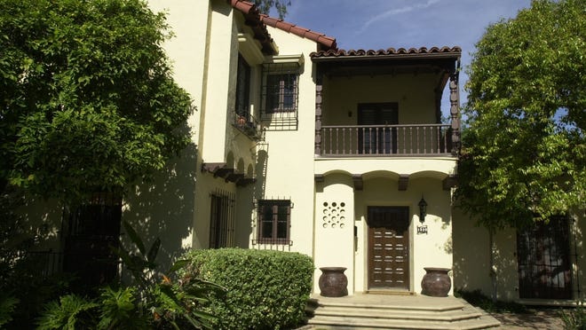 Historic Encanto Phoenix home with period-appropriate wallpaper